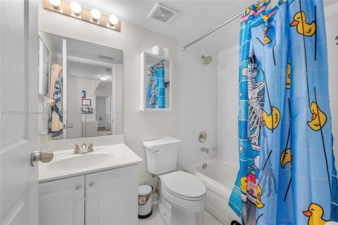 Купить кондоминиум в Холливуд, Флорида 2 спальни, 92.9м2, № 1953285 - фото 13