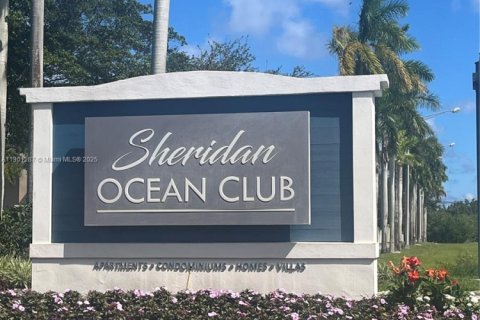 Condo in Hollywood, Florida, 2 bedrooms  № 1953285 - photo 6