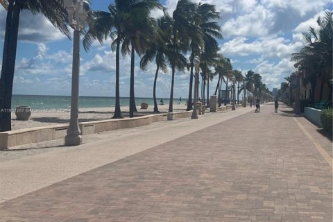 Купить кондоминиум в Холливуд, Флорида 2 спальни, 92.9м2, № 1953285 - фото 23