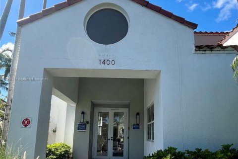 Condo in Hollywood, Florida, 2 bedrooms  № 1953285 - photo 4