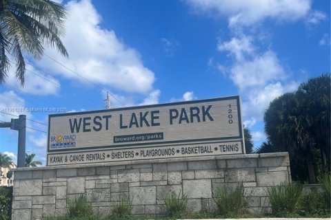 Condo in Hollywood, Florida, 2 bedrooms  № 1953285 - photo 7