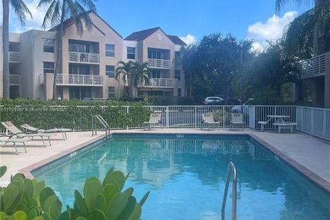 Condo in Hollywood, Florida, 2 bedrooms  № 1953285 - photo 1