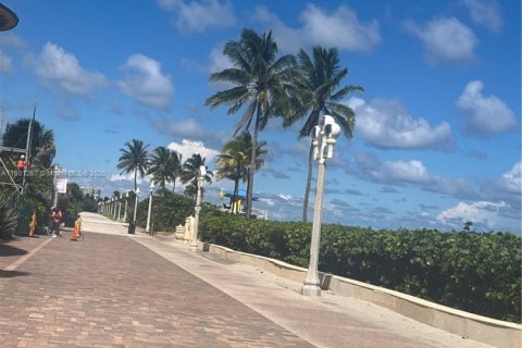 Купить кондоминиум в Холливуд, Флорида 2 спальни, 92.9м2, № 1953285 - фото 24