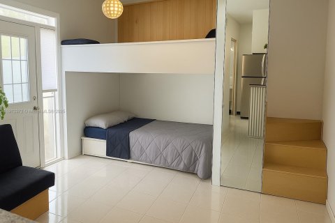 Propiedad comercial en alquiler en Tamarac, Florida, 1 dormitorio № 1969513 - foto 2