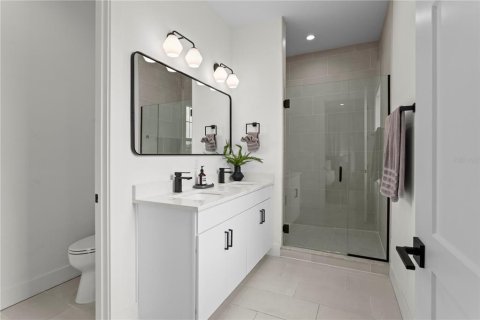 Townhouse in Saint Petersburg, Florida 3 bedrooms, 193.14 sq.m. № 2410538 - photo 19