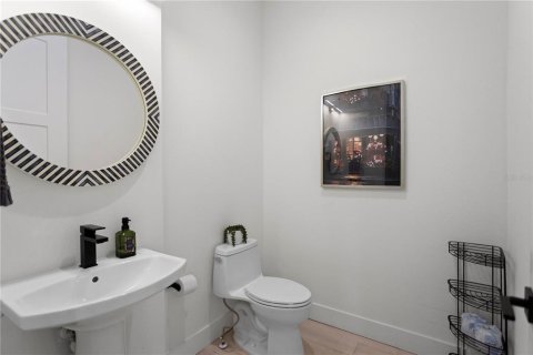 Townhouse in Saint Petersburg, Florida 3 bedrooms, 193.14 sq.m. № 2410538 - photo 26