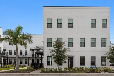 Townhouse in Saint Petersburg, Florida 3 bedrooms, 193.14 sq.m. № 2410538