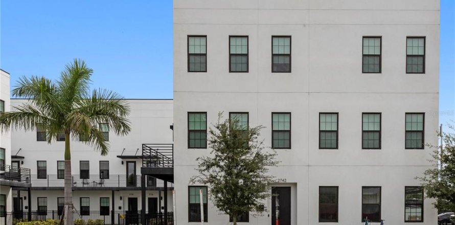 Townhouse in Saint Petersburg, Florida 3 bedrooms, 193.14 sq.m. № 2410538