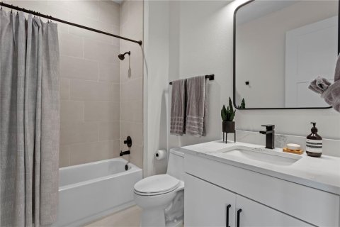 Townhouse in Saint Petersburg, Florida 3 bedrooms, 193.14 sq.m. № 2410538 - photo 24