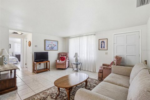 House in North Port, Florida 2 bedrooms, 80.27 sq.m. № 2167479 - photo 3