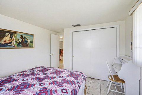 House in North Port, Florida 2 bedrooms, 80.27 sq.m. № 2167479 - photo 17