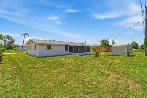 House in North Port, Florida 2 bedrooms, 80.27 sq.m. № 2167479 - photo 21