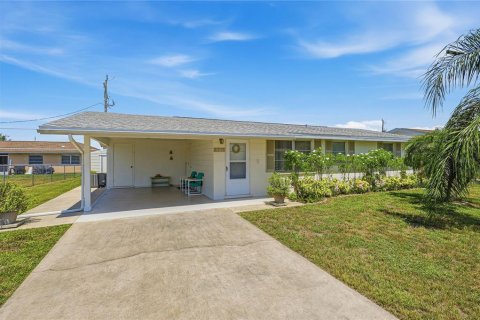 House in North Port, Florida 2 bedrooms, 80.27 sq.m. № 2167479 - photo 2