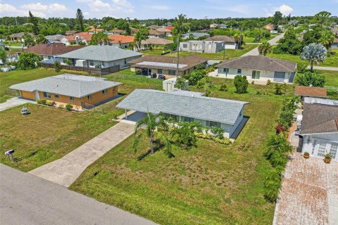 House in North Port, Florida 2 bedrooms, 80.27 sq.m. № 2167479 - photo 1