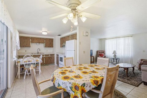 House in North Port, Florida 2 bedrooms, 80.27 sq.m. № 2167479 - photo 7