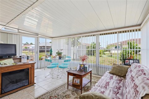 House in North Port, Florida 2 bedrooms, 80.27 sq.m. № 2167479 - photo 11