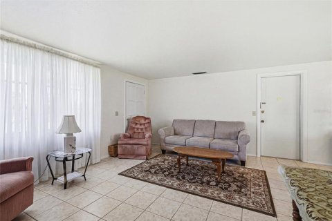 House in North Port, Florida 2 bedrooms, 80.27 sq.m. № 2167479 - photo 4