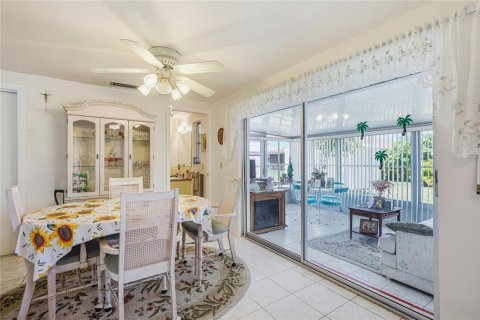 House in North Port, Florida 2 bedrooms, 80.27 sq.m. № 2167479 - photo 6