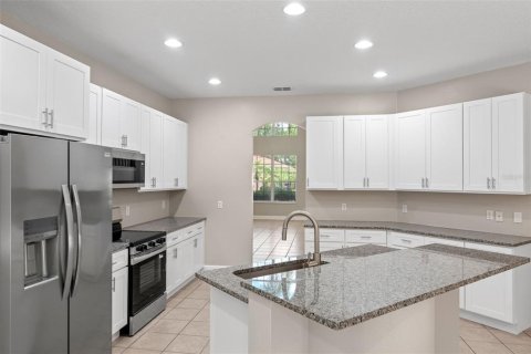 House in Orlando, Florida 5 bedrooms, 320.79 sq.m. № 1877322 - photo 5