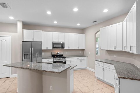 House in Orlando, Florida 5 bedrooms, 320.79 sq.m. № 1877322 - photo 4