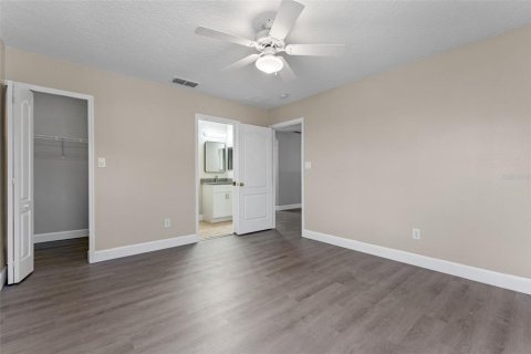 House in Orlando, Florida 5 bedrooms, 320.79 sq.m. № 1877322 - photo 17