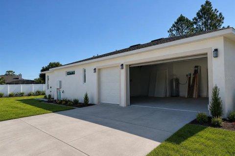 House in Orlando, Florida 4 bedrooms, 235.6 sq.m. № 2345318 - photo 2