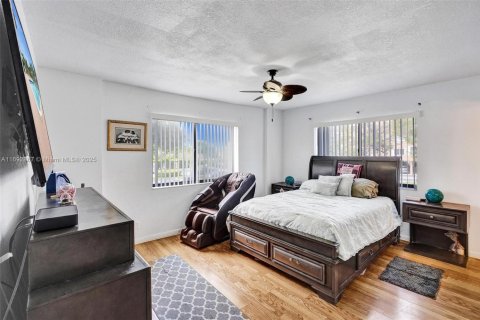 Condo in North Lauderdale, Florida, 3 bedrooms  № 1937908 - photo 19