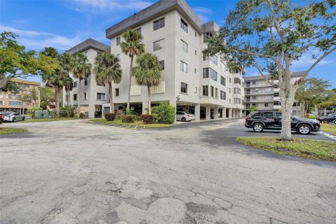 Condo in North Lauderdale, Florida, 3 bedrooms  № 1937908 - photo 3