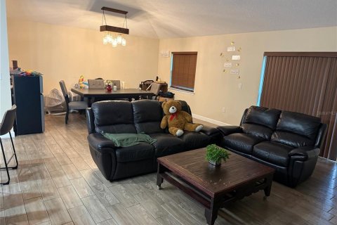 Casa en venta en Kissimmee, Florida, 4 dormitorios, 176.42 m2 № 1919802 - foto 3