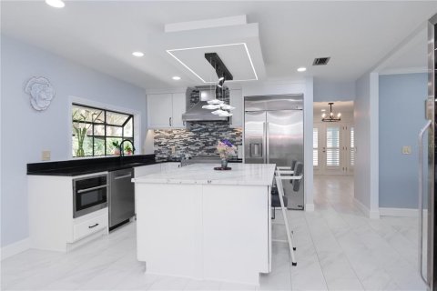 Villa ou maison à louer à Tampa, Floride: 4 chambres, 245.73 m2 № 1846833 - photo 12