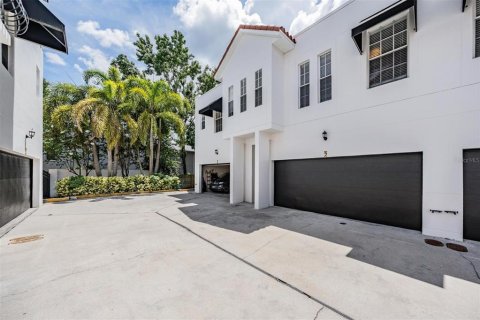 Townhouse in Tampa, Florida 3 bedrooms, 177.26 sq.m. № 1795574 - photo 3