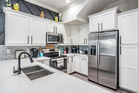 Townhouse in Tampa, Florida 3 bedrooms, 177.26 sq.m. № 1795574 - photo 10