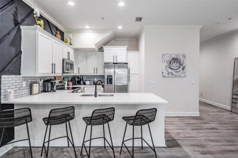 Townhouse in Tampa, Florida 3 bedrooms, 177.26 sq.m. № 1795574 - photo 8