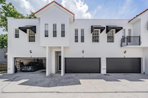 Townhouse in Tampa, Florida 3 bedrooms, 177.26 sq.m. № 1795574 - photo 1