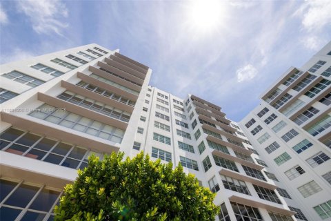 Condominio en venta en Bay Harbor Islands, Florida, 1 dormitorio, 106.84 m2 № 1945755 - foto 20