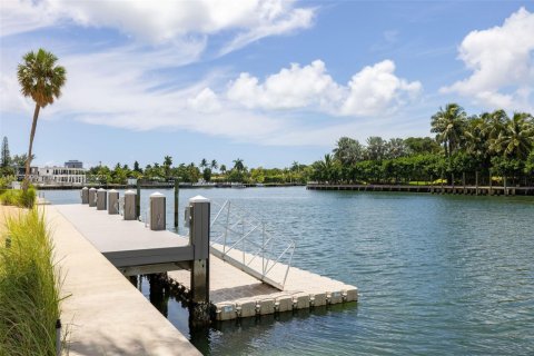 Condominio en venta en Bay Harbor Islands, Florida, 1 dormitorio, 106.84 m2 № 1945755 - foto 19