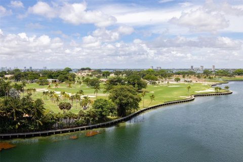 Condominio en venta en Bay Harbor Islands, Florida, 1 dormitorio, 106.84 m2 № 1945755 - foto 22