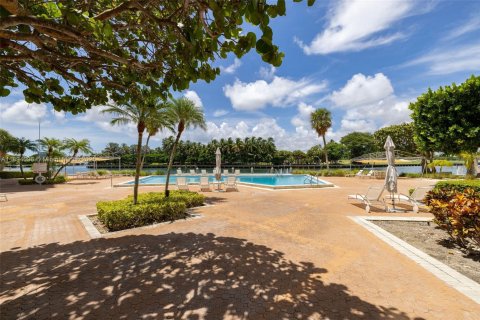 Condominio en venta en Bay Harbor Islands, Florida, 1 dormitorio, 106.84 m2 № 1945755 - foto 25