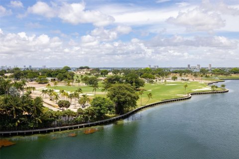 Condominio en venta en Bay Harbor Islands, Florida, 1 dormitorio, 106.84 m2 № 1945755 - foto 1