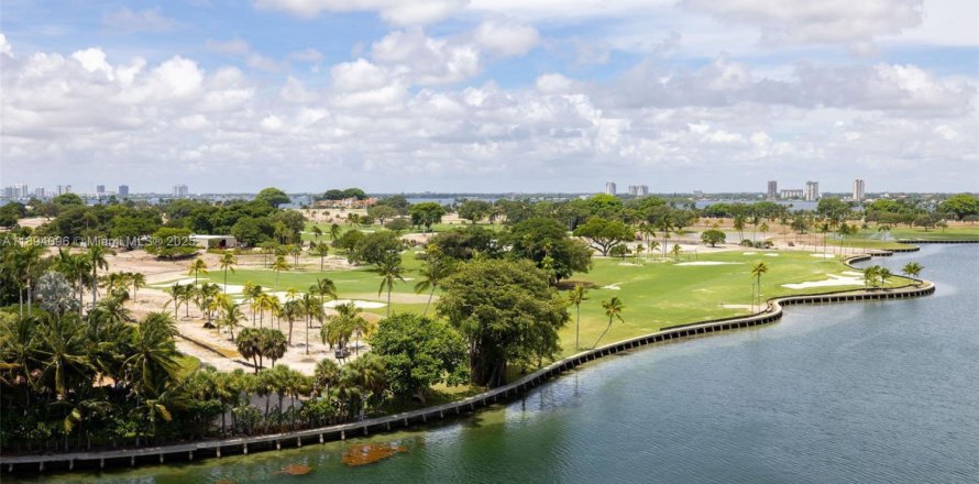 Condominio en Bay Harbor Islands, Florida, 1 dormitorio № 1945755