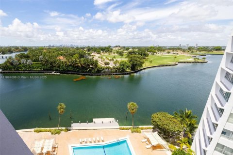 Condominio en venta en Bay Harbor Islands, Florida, 1 dormitorio, 106.84 m2 № 1945755 - foto 23