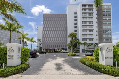 Condominio en venta en Bay Harbor Islands, Florida, 1 dormitorio, 106.84 m2 № 1945755 - foto 26