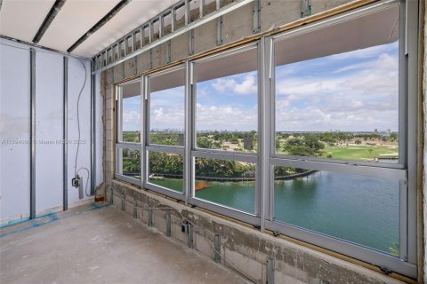 Condominio en venta en Bay Harbor Islands, Florida, 1 dormitorio, 106.84 m2 № 1945755 - foto 12