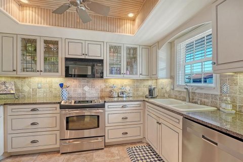 Copropriété à vendre à Sarasota, Floride: 2 chambres, 117.99 m2 № 2136599 - photo 23