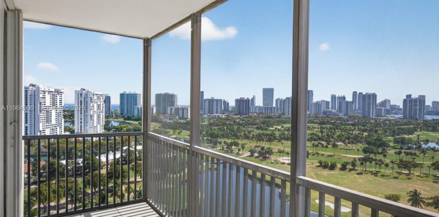 Condo à Aventura, Floride, 2 chambres  № 2026215