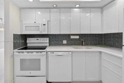 Copropriété à louer à Aventura, Floride: 2 chambres, 107.49 m2 № 2026215 - photo 9