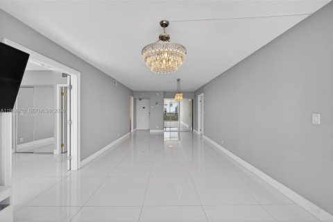 Copropriété à louer à Aventura, Floride: 2 chambres, 107.49 m2 № 2026215 - photo 8