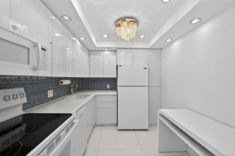 Copropriété à louer à Aventura, Floride: 2 chambres, 107.49 m2 № 2026215 - photo 10