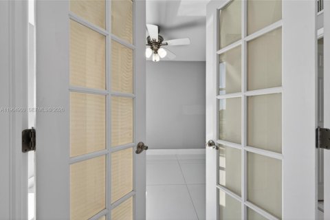 Copropriété à louer à Aventura, Floride: 2 chambres, 107.49 m2 № 2026215 - photo 13