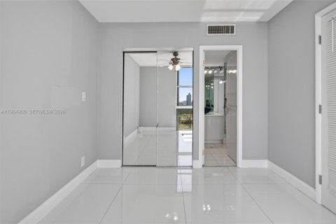 Copropriété à louer à Aventura, Floride: 2 chambres, 107.49 m2 № 2026215 - photo 17
